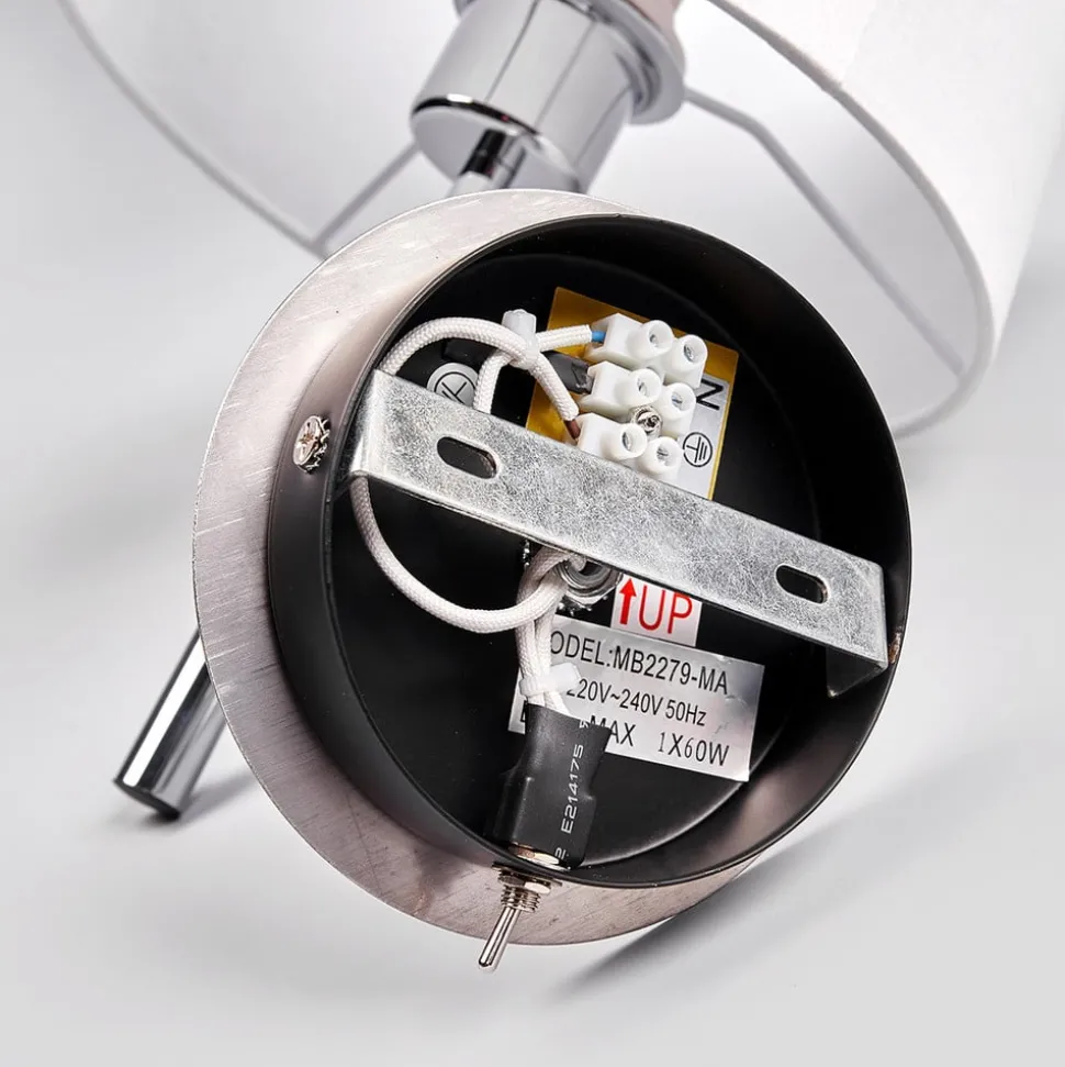 Knappe wandlamp Dorothea met wit stoffen scherm