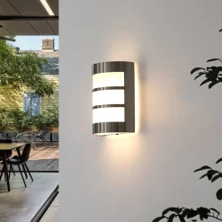 Kristian buitenwandlamp van roestvrij staal met strips