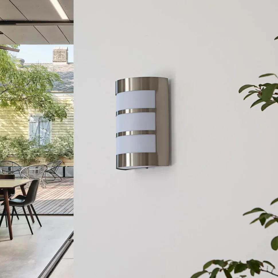 Kristian buitenwandlamp van roestvrij staal met strips
