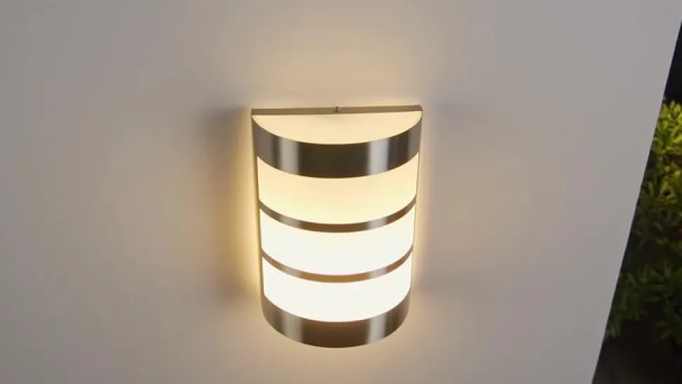 Kristian buitenwandlamp van roestvrij staal met strips