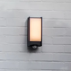LED buiten wandlamp Qubo met bewegingsmelder