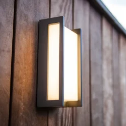 LED buitenwandlamp Qubo, RGBW smart bestuurbaar