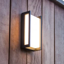 LED buitenwandlamp Qubo, RGBW smart bestuurbaar