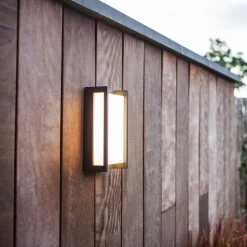 LED buitenwandlamp Qubo, RGBW smart bestuurbaar