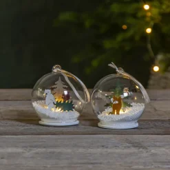 LED glasbol Forest Friends ijsbeer met boom