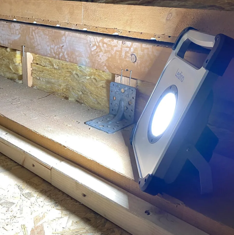 LED oplaadbare spot Veddel 50 W + 3W extra licht