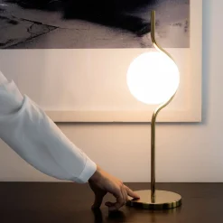 LED tafellamp Le Vita met opaalglas