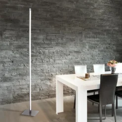 LED vloerlamp Bella, recht, hoekige voet, staal