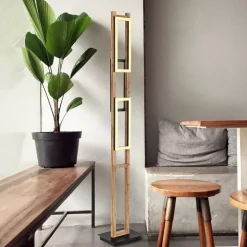 LED vloerlamp Illa in houtdesign