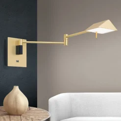 LED wandlamp Boston met USB-stopcontact, messing