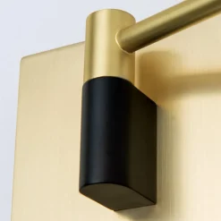 LED wandlamp Boston met USB-stopcontact, messing