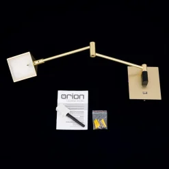 LED wandlamp Boston met USB-stopcontact, messing