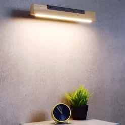 LED wandlamp Madera, onder stralend, eikenhout