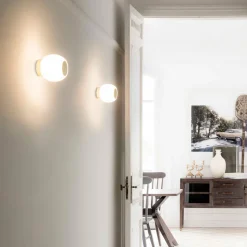 LED wandlamp Moy in goud met glazen kap