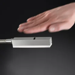 LED wandlamp Raik met gebarenbediening, alu