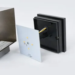 LED wandlamp Tyson hoekig gesatineerd