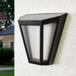 LED wandlamp Yago op zonne-energie, kap mat