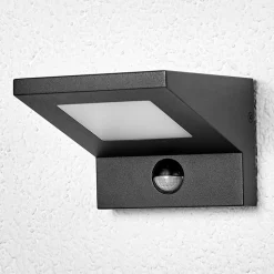 LED-buitenwandlamp Levvon met kunststofdiffusor