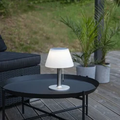 LED-solar-tafellamp Solia met trekschakelaar