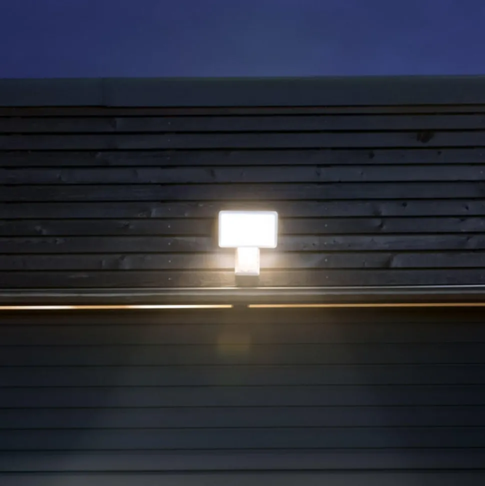 LEDVANCE Endura Pro Flood Sensor LED Spot 15W wit