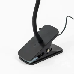 Lindby Ailina LED tafellamp, klemvoet, zwart