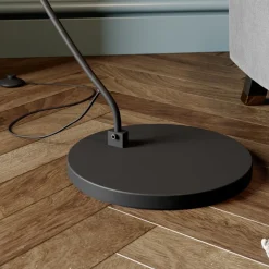 Lindby booglamp Jonera, zwart, metaal, E27, hoogte 185cm