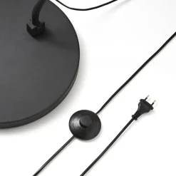 Lindby booglamp Jonera, zwart, metaal, E27, hoogte 185cm