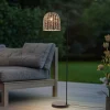 Lindby buiten vloerlamp Taryn, bruin, kunststof, IP44 172cm