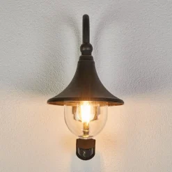 Lindby buitenwandlamp Daphne, antiek zwart, sensor, E27