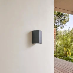 Lindby buitenwandlamp Fijona, donkergroen, aluminium, hoogte 15 cm