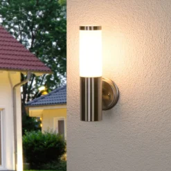 Lindby buitenwandlamp Kristof, roestvrij staal, 33 cm hoog, E27