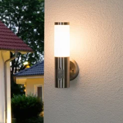 Lindby buitenwandlamp Kristof, bewegingsmelder, 33 cm, E27