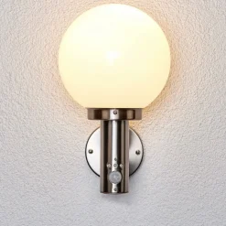 Lindby buitenwandlamp Nada, roestvrij staal, glas, sensor, E27