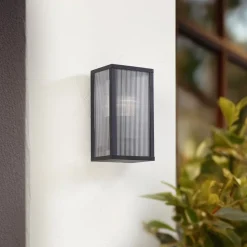 Lindby buitenwandlamp Peldar, 26 cm, geribbeld, IP44, E27