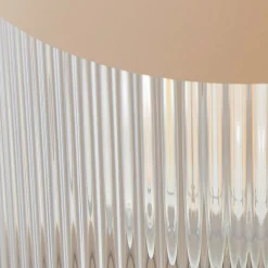 Lindby buitenwandlamp Yrene, 20 cm, beige, sensor, ribbel