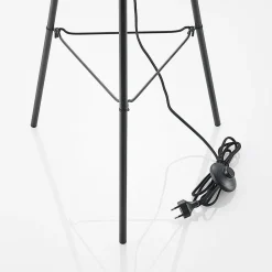 Lindby Canyana vloerlamp, zwart, rotan, 139 cm hoog