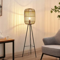 Lindby Canyana vloerlamp, 139 cm, naturel, rotan, driepoot