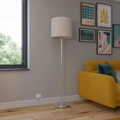 Lindby Everly vloerlamp met stoffen kap