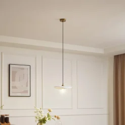 Lindby hanglamp Annira, Ø 29 cm, keramiek, wit/messing