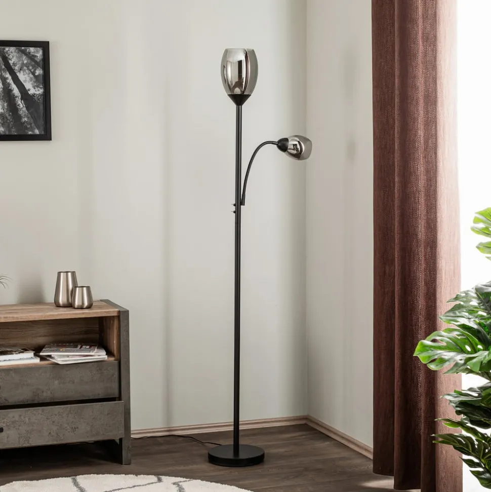 Lindby Irmino vloerlamp met rookglazen kappen