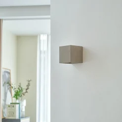 Lindby Jayden wandlamp in hoekige vorm