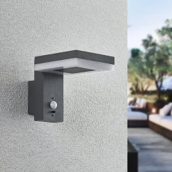 Lindby Laira LED solar buitenwandlamp, 15,5 cm