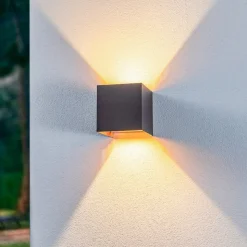 Lindby LED buiten wandlamp Nivar, hoekig, zwart/goud, IP54