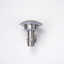 Lindby LED buiten wandlamp Lillie, sensor, hoogte 19cm