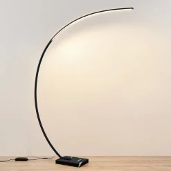 Lindby LED gebogen vloerlamp Kendra, zwart, aluminium, hoogte 180cm