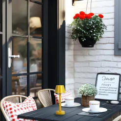 Lindby LED oplaadbaar licht Gaja, geel, USB, IP44, RGBW, dimbaar