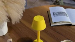 Lindby LED oplaadbaar licht Gaja, geel, USB, IP44, RGBW, dimbaar