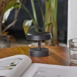 Lindby LED oplaadbare tafellamp Nalani, 10 cm hoog, IP44, dimbaar