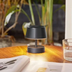 Lindby LED oplaadbare tafellamp Nalani, 13 cm hoog, IP44, dimbaar