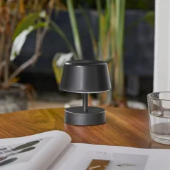 Lindby LED oplaadbare tafellamp Nalani, 13 cm hoog, IP44, dimbaar